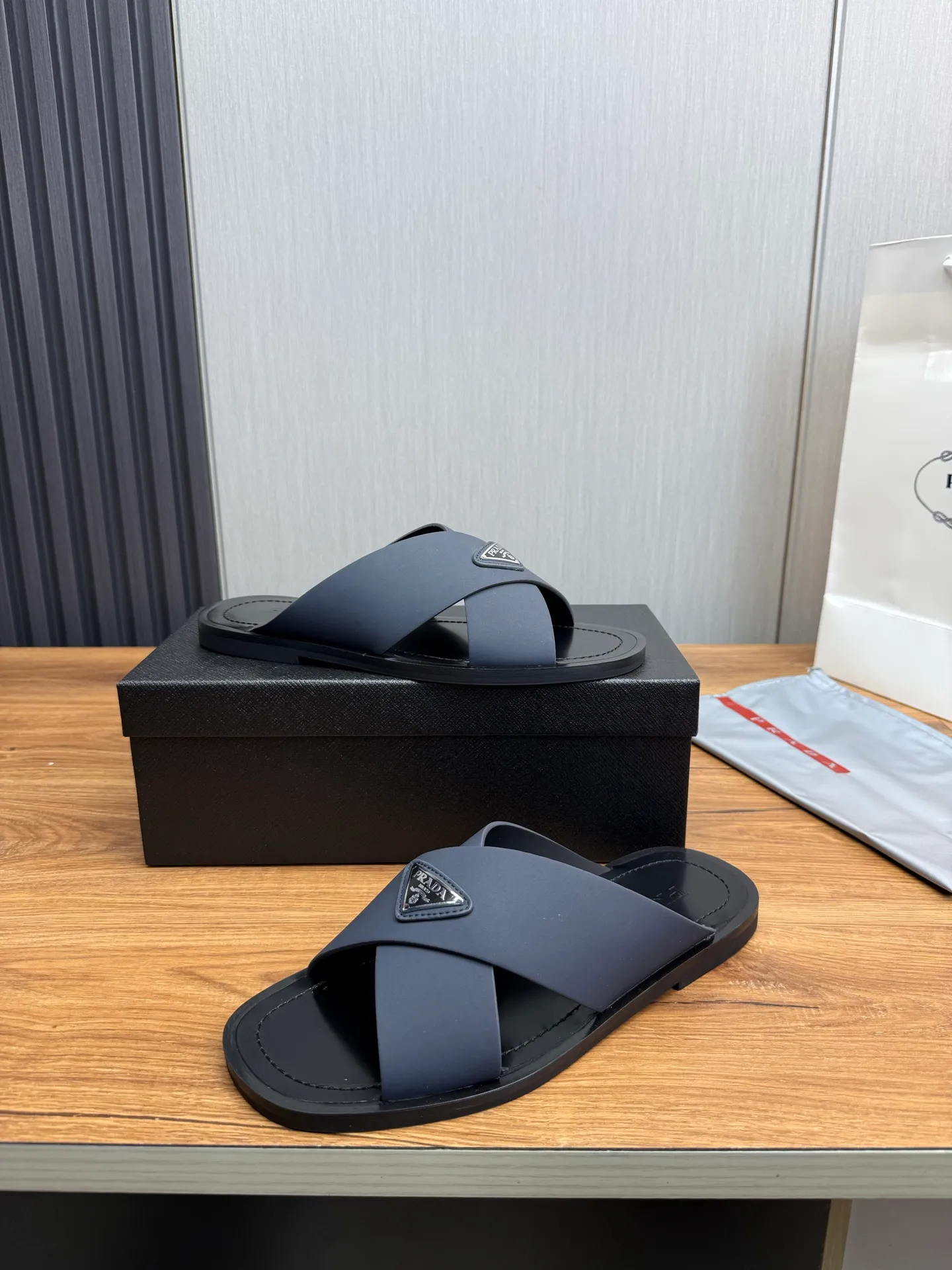 Factory price 340💰 ＰＲＡＤＡPrada - popular men's slippers hot sale 🔥 🩴Official website one to one production 38-45 sizes 45 46 🉑️Customized!